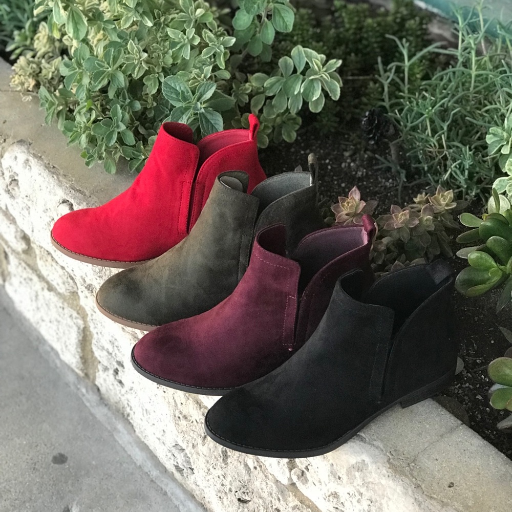 Last 1! City Classified Khaki Slip On Flat Bootie - Picture 2 of 3